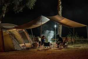 Home Kampeerders genieten van een groepsactiviteit in de mooiste plekjes om te kamperen in de Ardennen